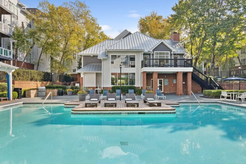 luxury atlanta apartment pool area